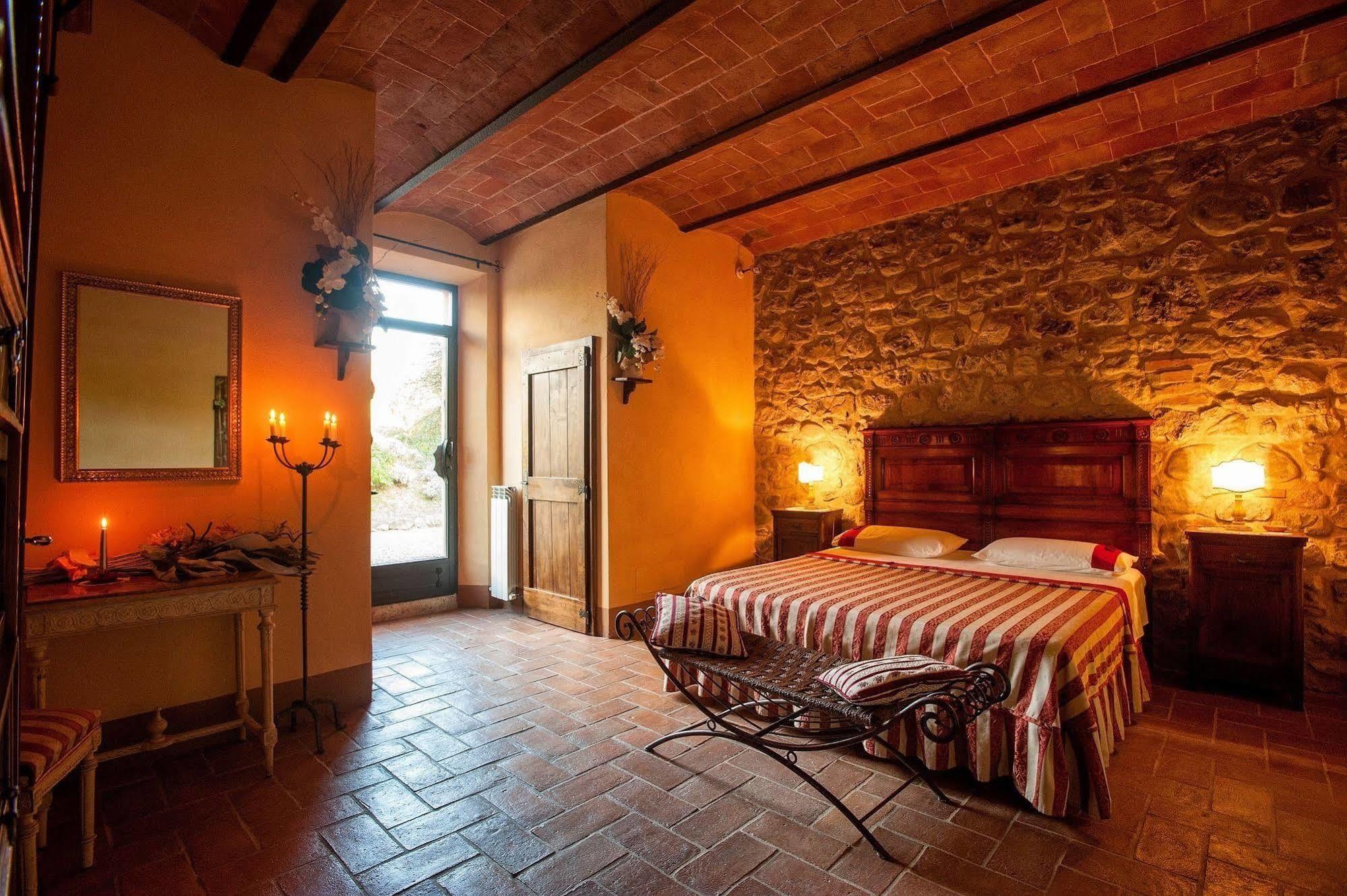 Sant'Alberto Campiglia dʼOrcia Buitenkant foto
